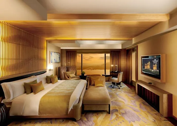 Galaxy Hotel 5*